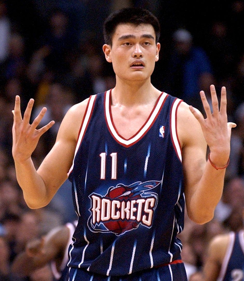 现出明显的