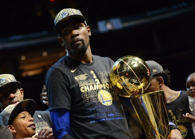 更因为他们 更因为他们